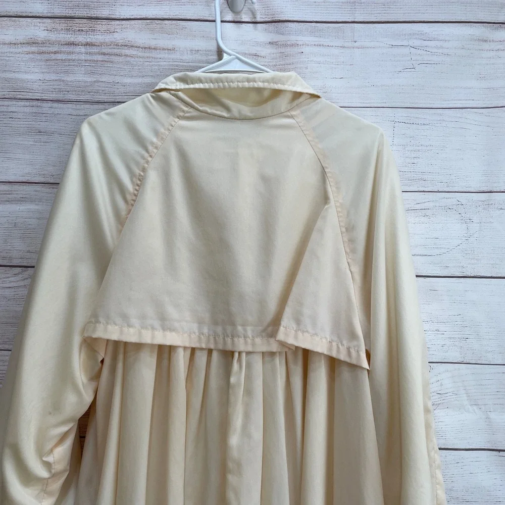 VINTAGE MARGUERITE RUBEL LIGHTWEIGHT NYLON COAT IN PALE‎ YELLOW - Picture 7 of 12